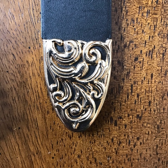 Woman’s Black Belt With Gold tone Buckle Small - Picture 5 of 9